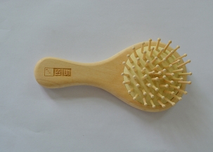 ShanghaiWooden paddle brush